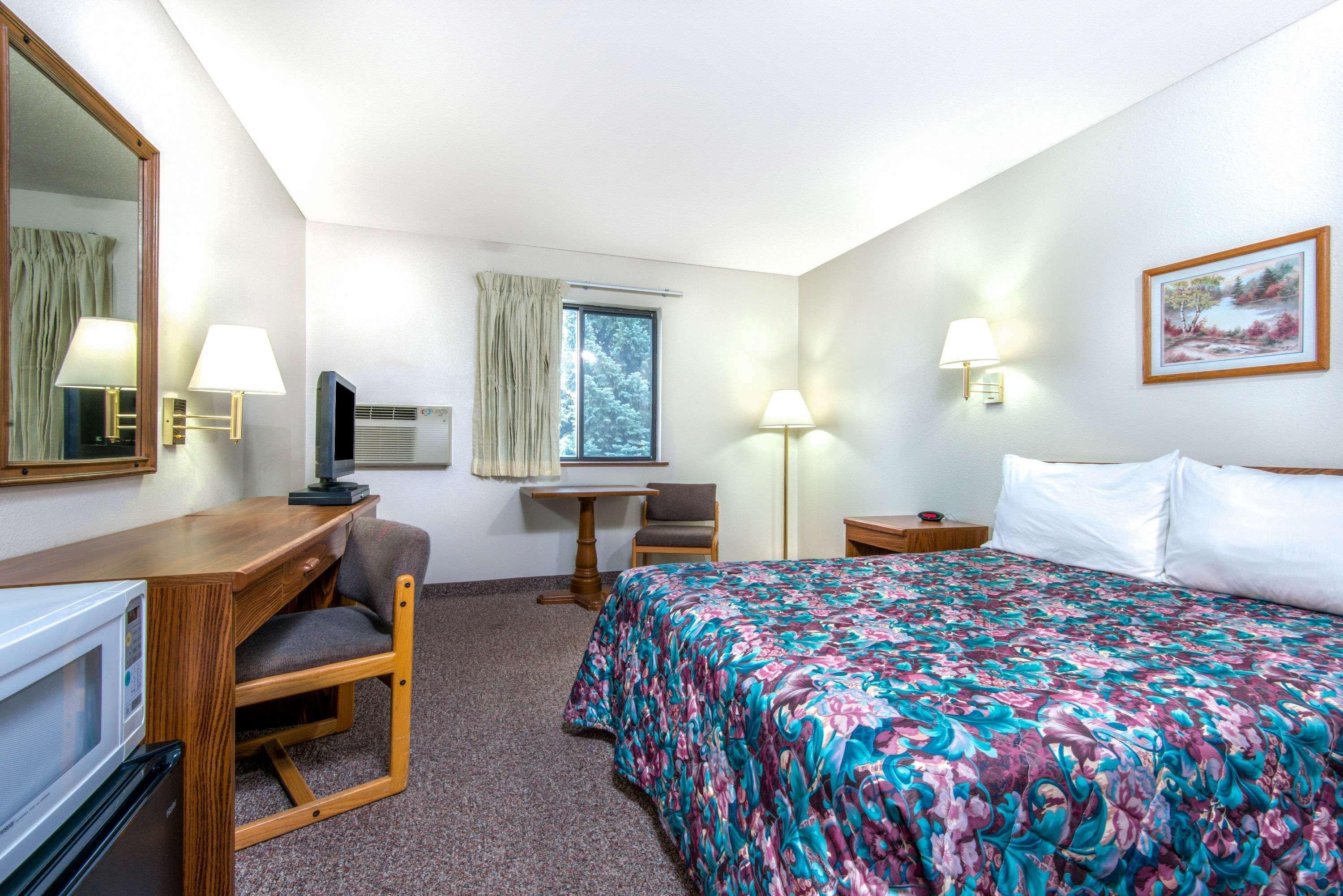 Hotel Super 8 By Wyndham Missoula/Brooks Street Zewnętrze zdjęcie