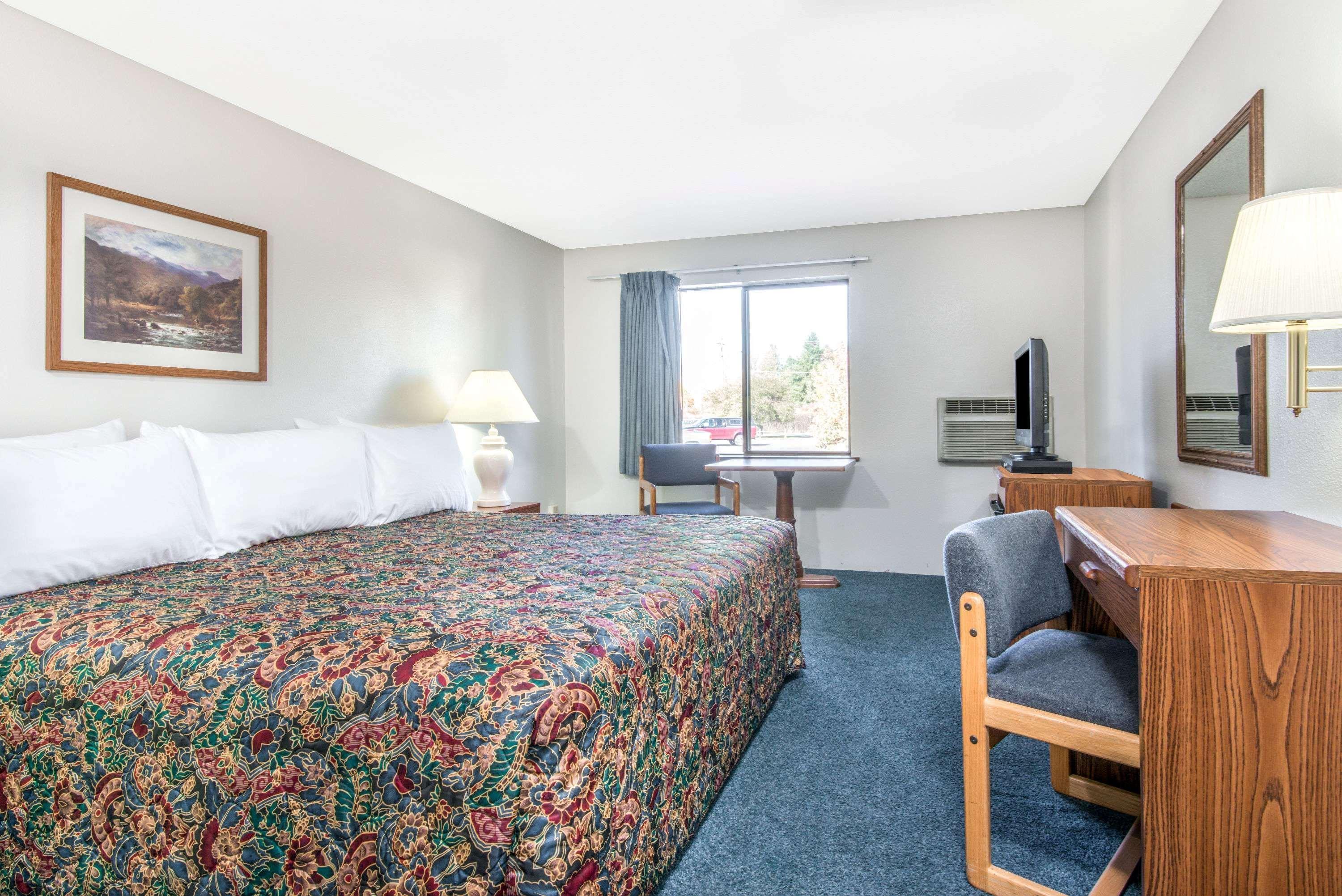 Hotel Super 8 By Wyndham Missoula/Brooks Street Zewnętrze zdjęcie