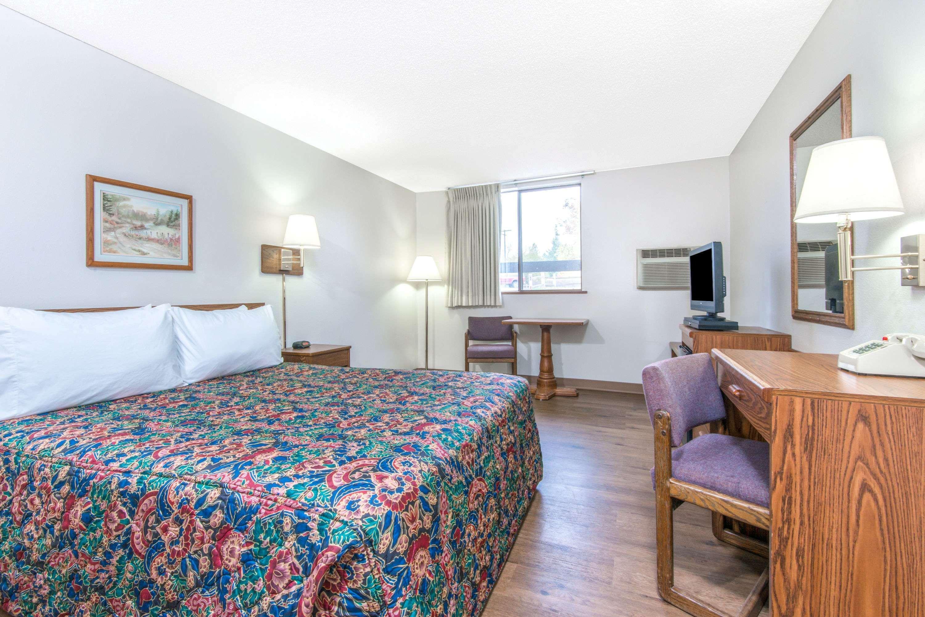 Hotel Super 8 By Wyndham Missoula/Brooks Street Zewnętrze zdjęcie